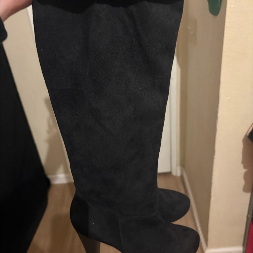 Elegant Black Knee-High Women's Boots